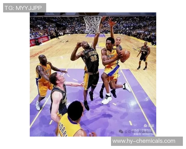 全球体育明星风采：从足球场到篮球场的传奇人物与崛起故事