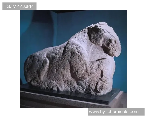 石刻雕塑艺术的历史演变与文化象征意义探析