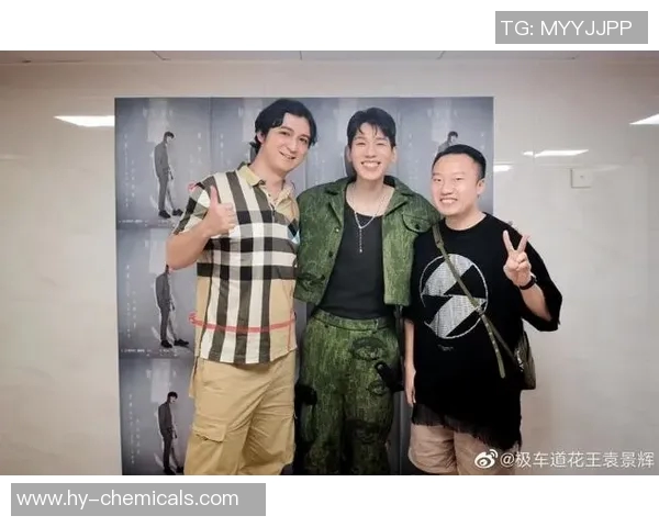 刘禅与足球明星的奇妙结合探索他们在运动与文化中的共鸣与影响 刘禅与足球明星的奇妙结合探索他们在运动与文化中的共鸣与影响